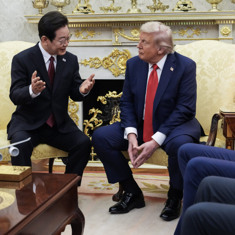 Trump Repeatedly Praises North Korea’s Dictator in Meeting With South’s President