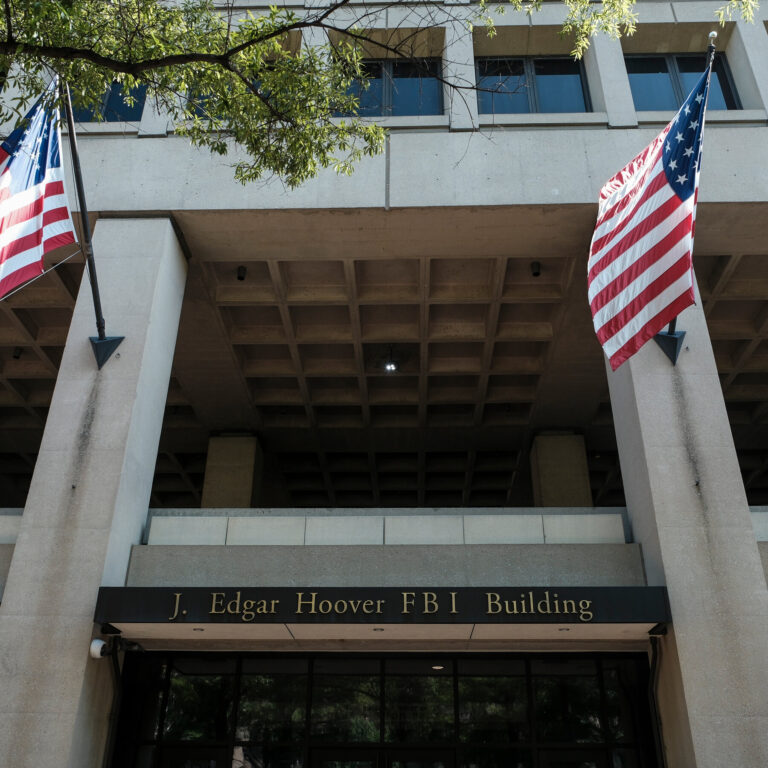 Justice Dept. Broadens Inquiry Into Key Players in Russia Investigation