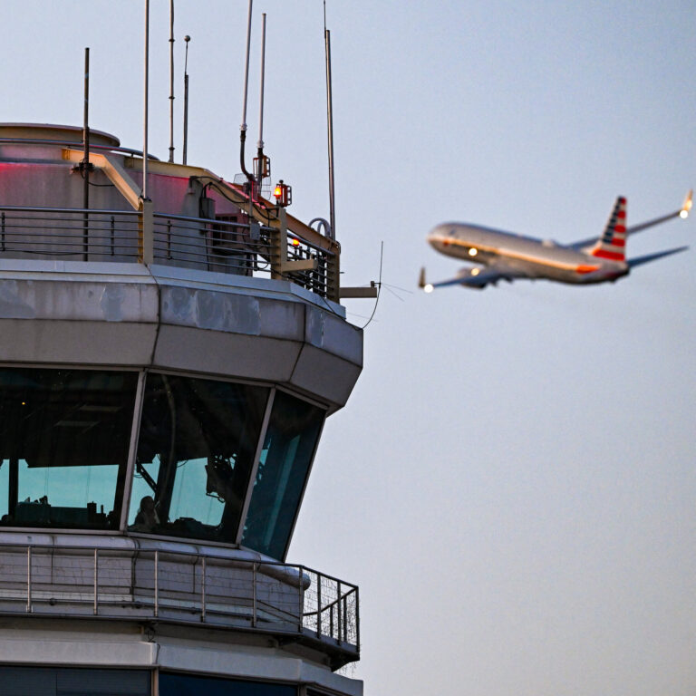 F.A.A. Plans to Hire 8,900 Air Traffic Controllers but Still Expects Shortages