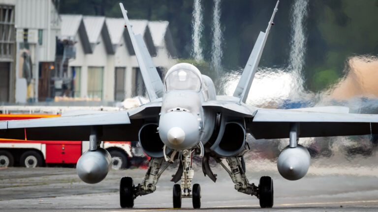 Why Some Fighter Jets Have A Weird Gap Between The Engine And Fuselage