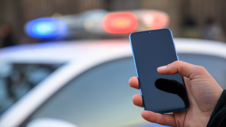 Never Give The Police Your Phone Without A Warrant - Here's Why