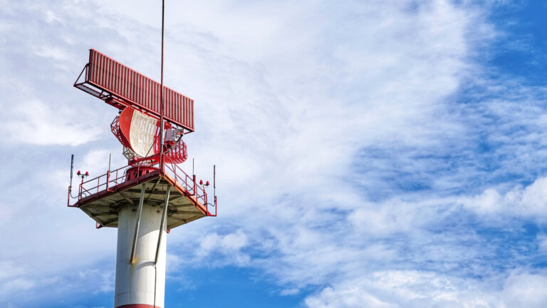 Why Airplanes 'Disappear' From Radar When Flying Over The Ocean
