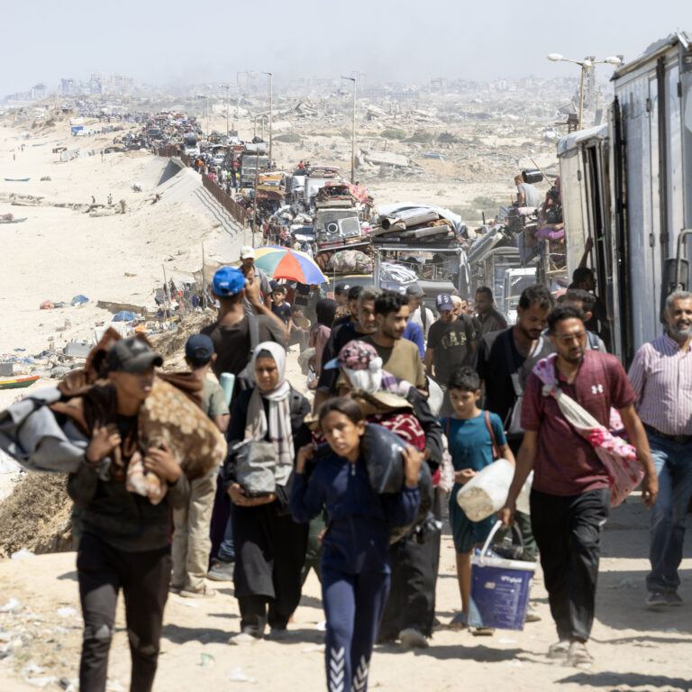 Israeli Ground Forces Move Into Gaza City, Sowing Chaos
