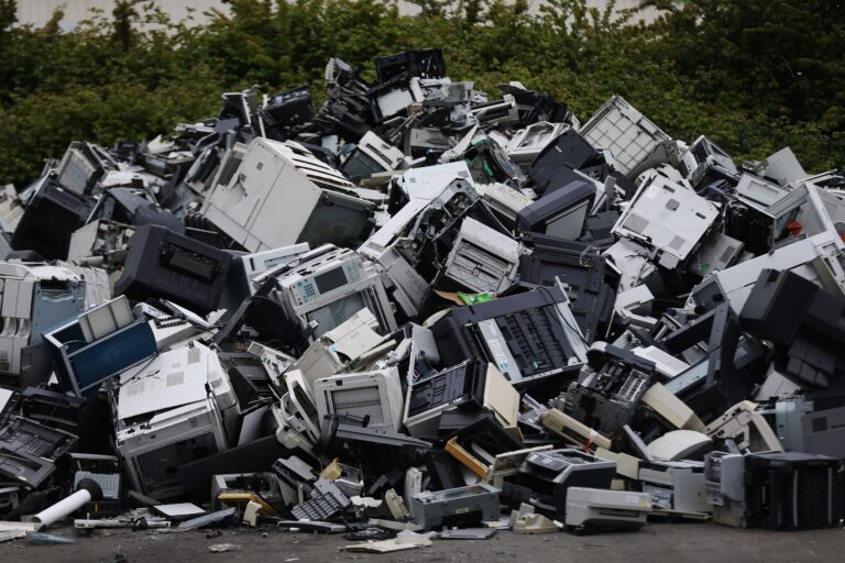 e-Waste and Waste Oil Combine to Make Silver