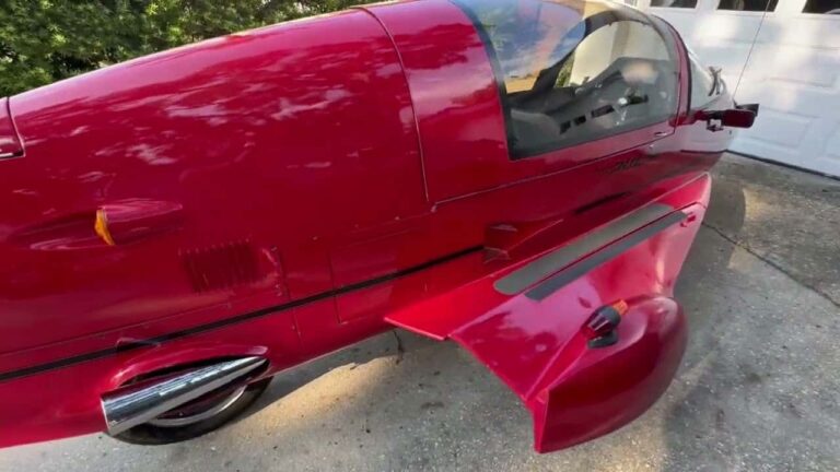 This Motorcycle Car Thing Has Outriggers Like a Boat