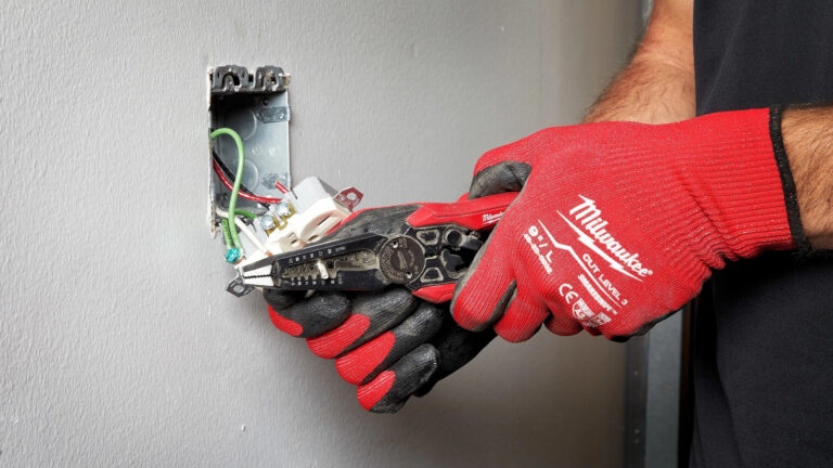 5 Milwaukee Tools That Are No-Brainers For The Money (According To Reviews)