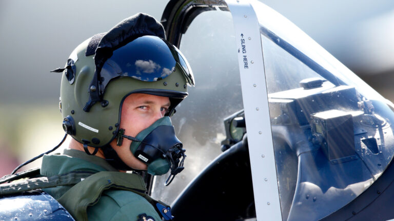 Why Fighter Jet Pilots Need To Wear Oxygen Masks