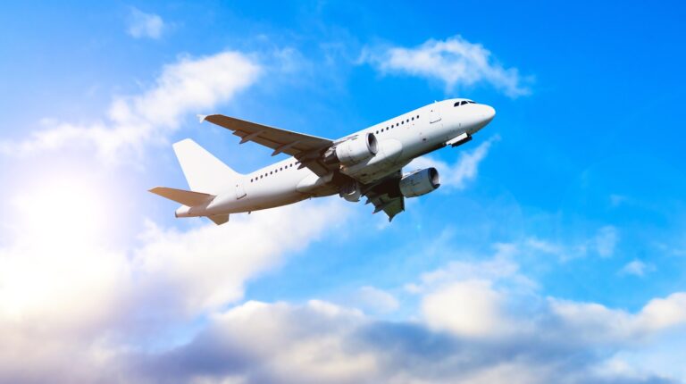 How Google & Other Flight-Tracking Apps Know Exactly Where A Plane Is At Any Time