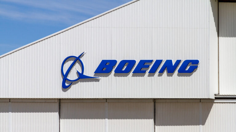 This 500-Foot-Wingspan Plane Might Be Boeing's Wildest Design Of All Time