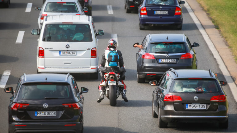 These States Have Made Lane Filtering Legal For Bikers