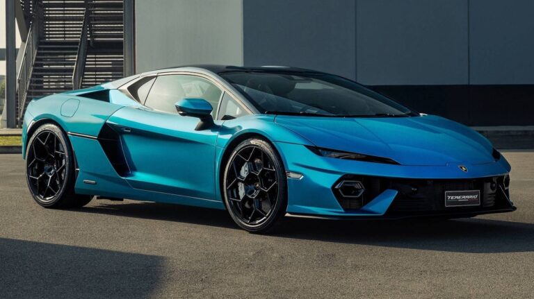 Lamborghinis Do Have Cupholders, But They Don't Come Cheap