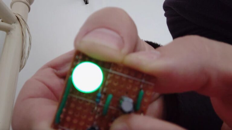 2025 Component Abuse Challenge: A Self-Charging LED Flasher By Burkhard Kainka