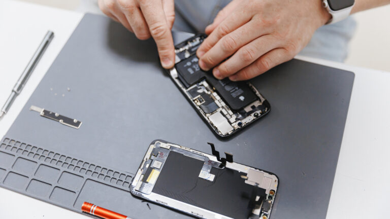 A Man Bought Two Refurbished iPhones From Temu - Here's What He Found When He Opened Them