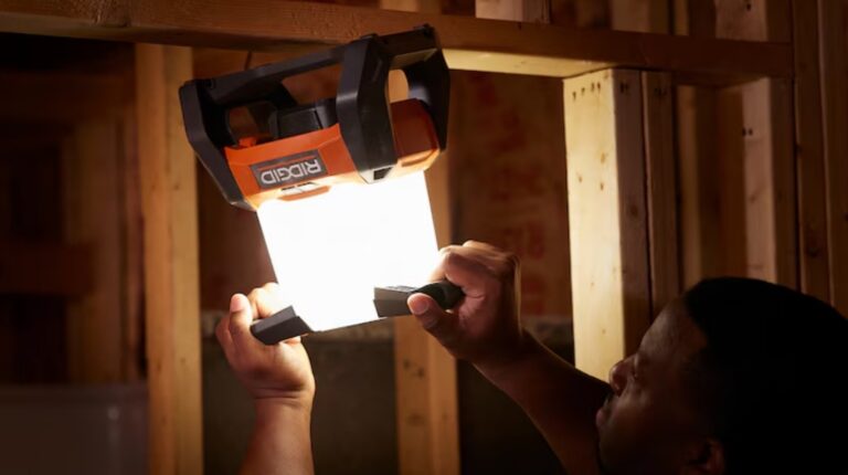 Home Depot's Highly-Rated $410 Ridgid 18V Area Light Bundle Is On Sale For $230