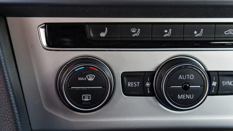 Tired Of A Foggy Windshield? Here's How To Use The Defrosting Control The Proper Way
