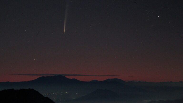 These Two Comets Will Be Visible All October – Here's How You Can See Them