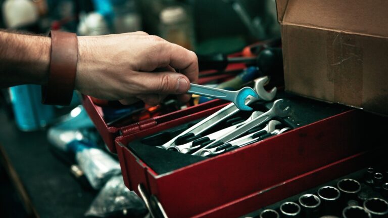 How To Degrease A Tool Box Without Damaging The Metal