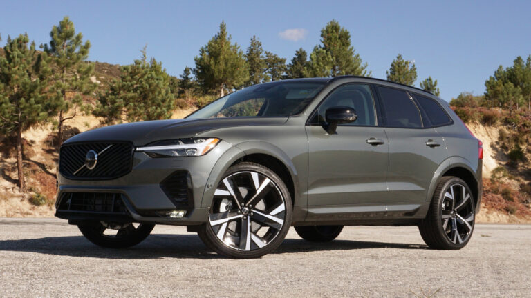 Volvo's Most Affordable 2026 XC60 Does One Thing, And It Does It Well