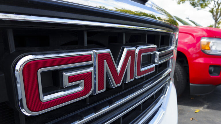 GM's Removing CarPlay From All Its New Cars, Not Just EVs - Here's What It's Offering Instead