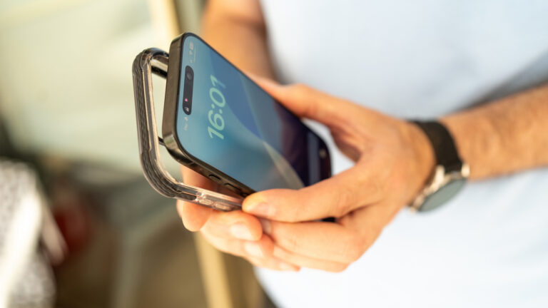 This Viral Phone Case Weighs 6 Pounds – But It's Not To Build Your Muscles